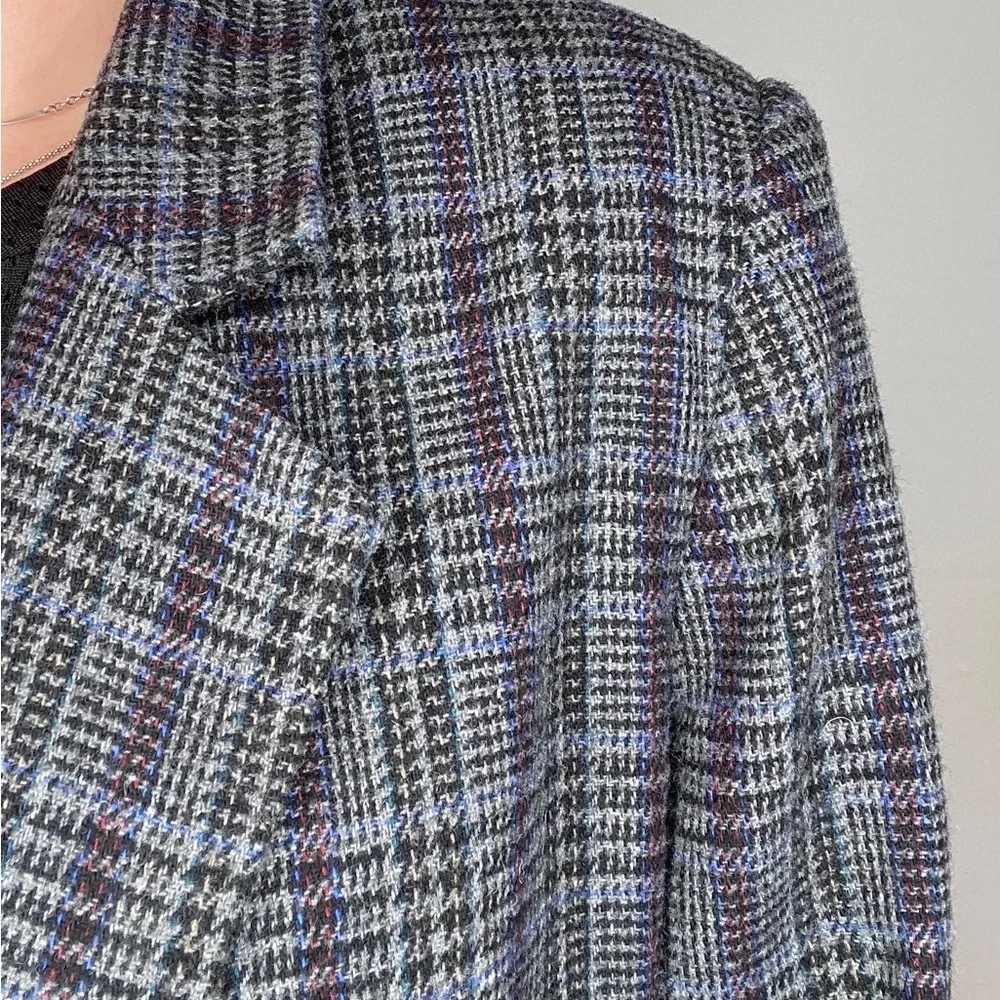 Blazer - Picture 3 of 3